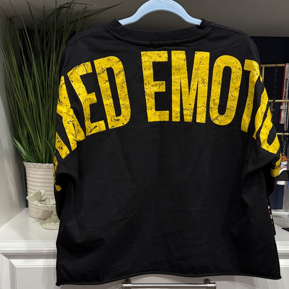 Mixed Emotions Street Wear SZ M Black and Yellow Graphic T-Shirt - Picture 7 of 9